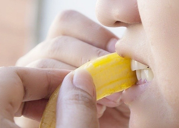 8 cách làm trắng răng bị vàng ố tại nhà an toàn hiệu quả - 11