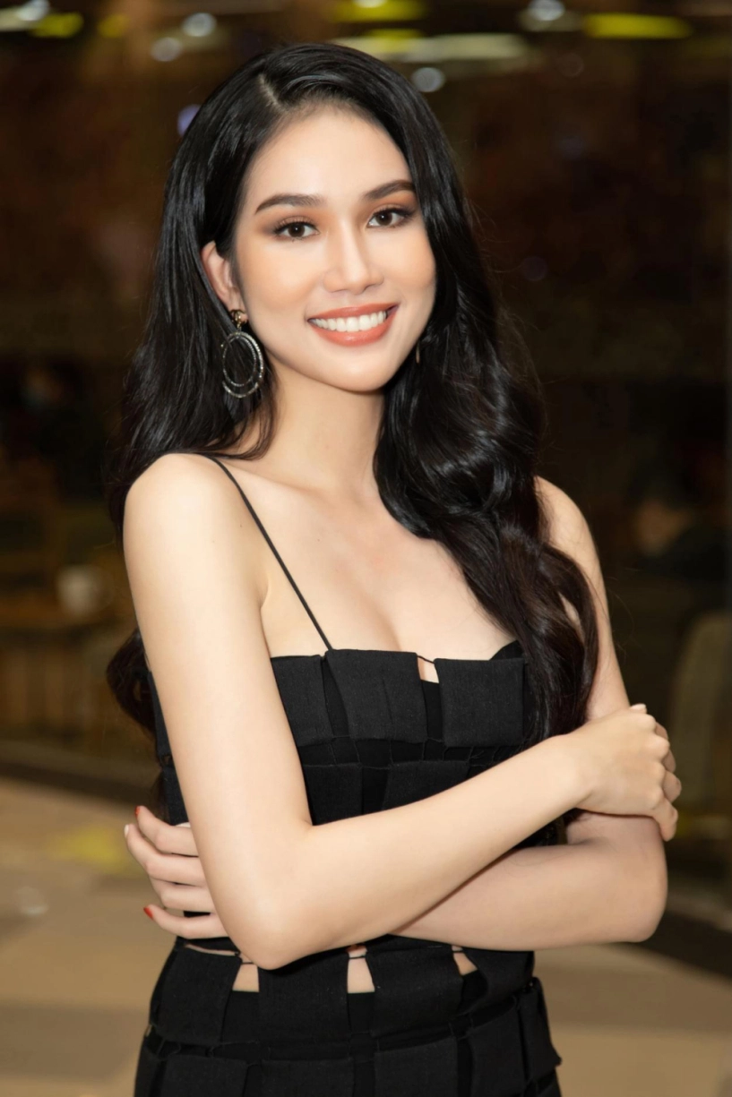 A hau hoc gioi nhat vbiz khoe body goi cam van nguoi me - 8