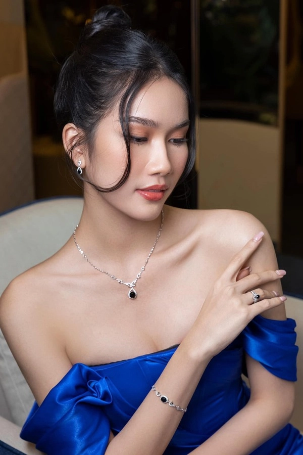 A hau hoc gioi nhat vbiz khoe body goi cam van nguoi me - 9