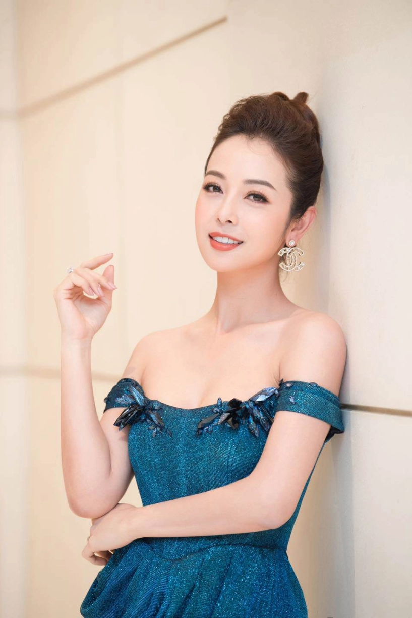 Ảnh tự đăng dánggái 4 con không khuyết điểm jennifer phạm tung clip hậu trường càngchất lượng cao - 3