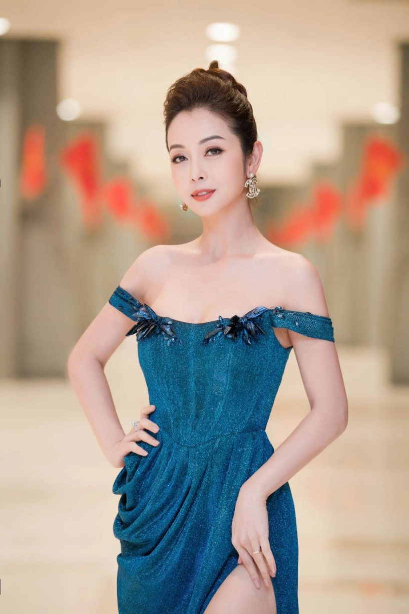 Ảnh tự đăng dánggái 4 con không khuyết điểm jennifer phạm tung clip hậu trường càngchất lượng cao - 4