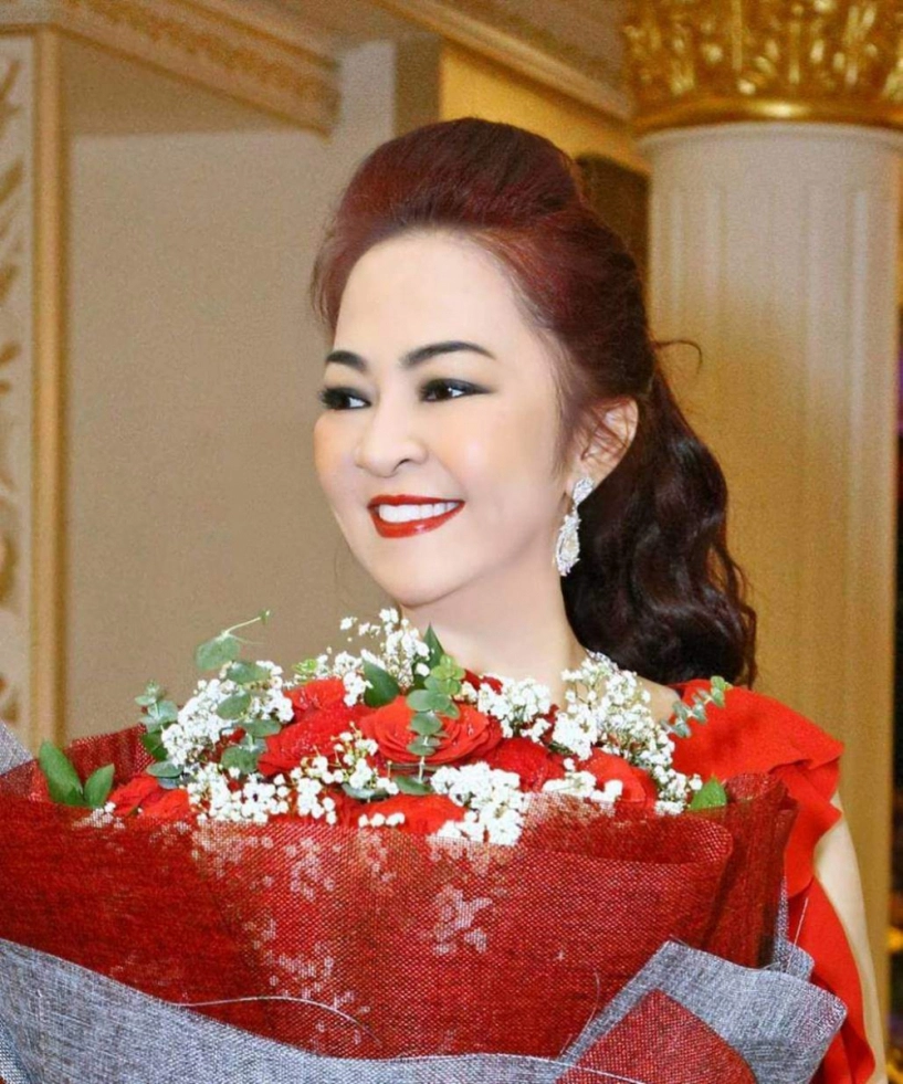 Bà phương hằng khoe mặt mộc trẻ trung căng mịn nhưng cđm lại phát hiện ra điểm gây lú - 6