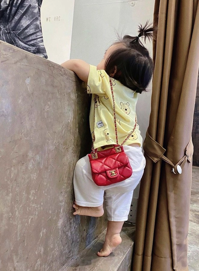 Con gái đông nhi chuẩn đại tiểu thư họ ông còn bé đã cầm vô lăng siêu xe điệu nghệ - 7
