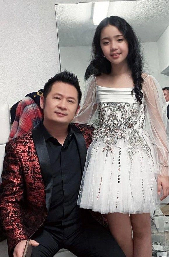 Con gái nuôi bằng kiều 12 tuổi cao 1m7 mặt đẹp như thiên thần - 2