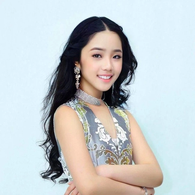 Con gái nuôi bằng kiều 12 tuổi cao 1m7 mặt đẹp như thiên thần - 6