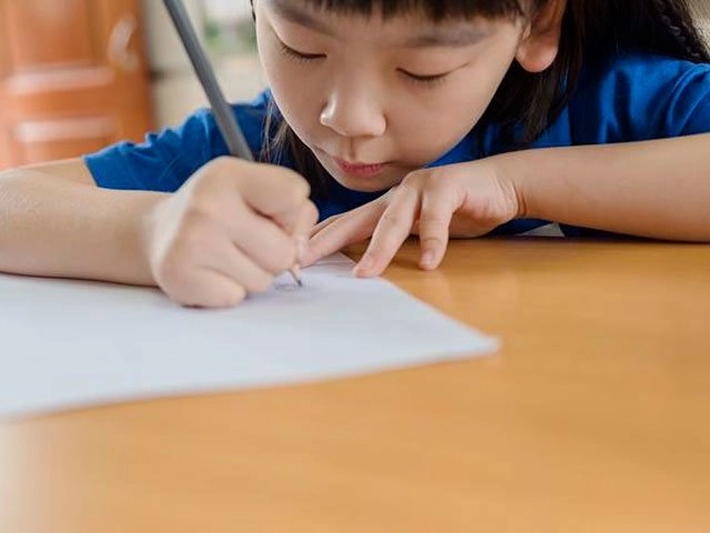 Con làm toán 53 3386 bị gạch sai nhìn kết quả cô đưa ra mẹ tức giận - 4