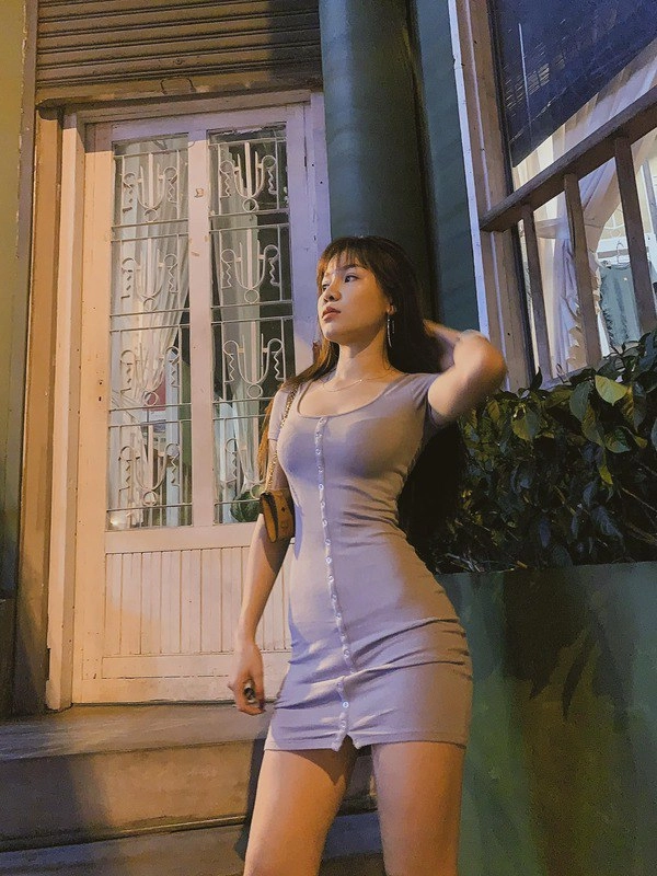 Diện váy ôm sát chụp hình trước kính bạn gái lâm tây để lộ chi tiết đầy táo bạo - 10