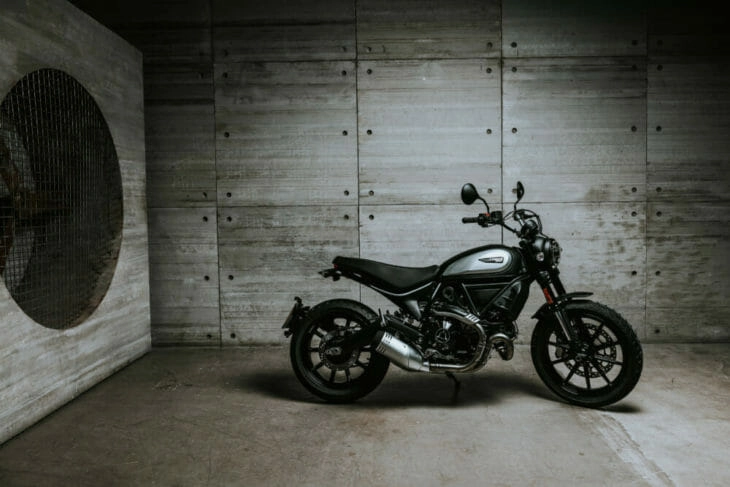 Ducati scrambler icon dark 2020 vừa ra mắt với giá rẻ nhất trong gia đình scrambler - 1