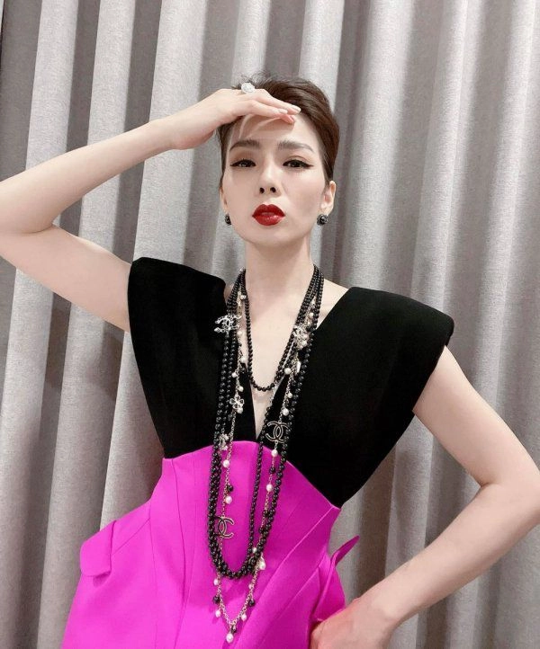 Hết thời mặc đồ hường sến lệ quyên cao tay phối đồ khoe vốn liếng tôi luyện vất vả - 6