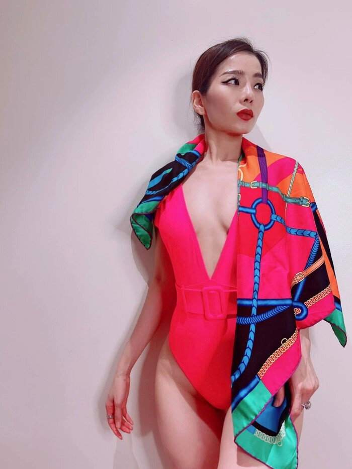 Hết thời mặc đồ hường sến lệ quyên cao tay phối đồ khoe vốn liếng tôi luyện vất vả - 9