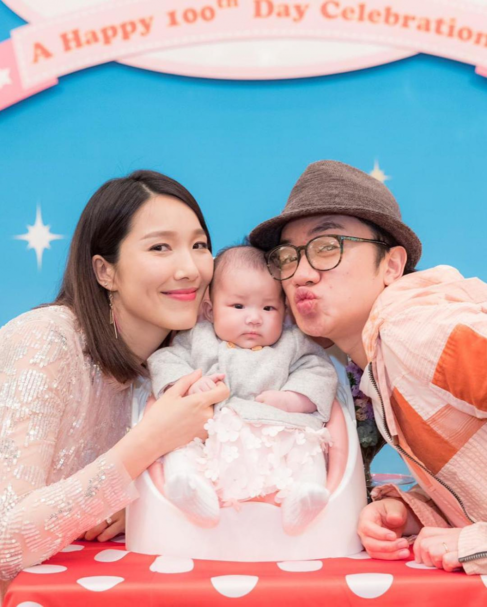 Hoa hậu 1m75 sinh con gái quá xinh với chồng lùn- xấu đẻ tiếp bé thứ 2 và kết quả - 2