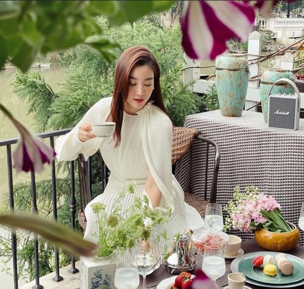 Hoa hậu nghèo nhất vbiz ngày nào giờ lướt qua đã thấy mùi hàng hiệu - 11