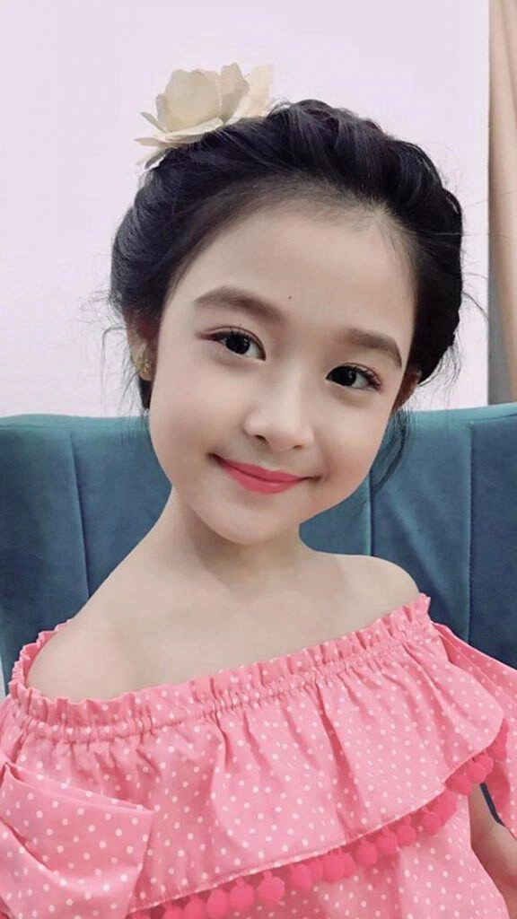Hoa khôi nhí cần thơ thân thiết với con gái bà trùm hoa hậu thừa nhận định thi nhan sắc - 3