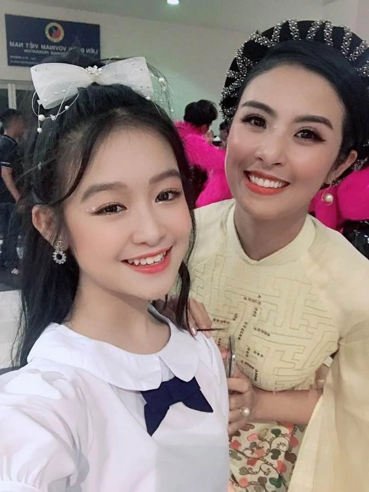 Hoa khôi nhí cần thơ thân thiết với con gái bà trùm hoa hậu thừa nhận định thi nhan sắc - 8