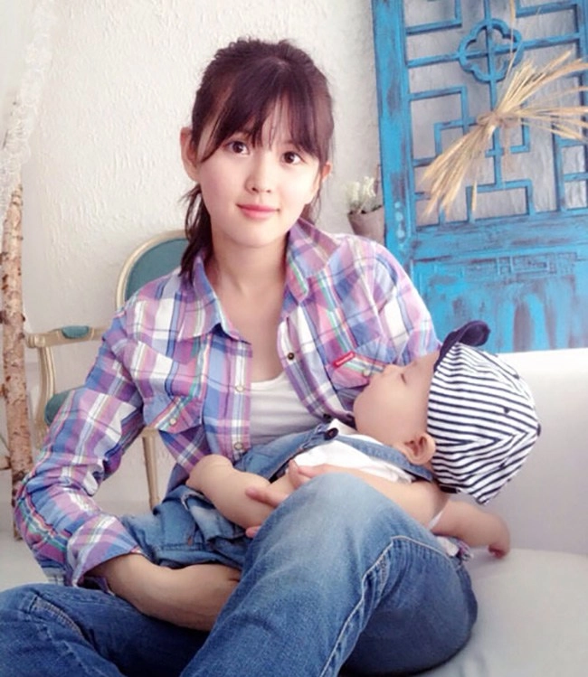hot girl trà sữa lấy chồng ceo hơn 14 tuổi làm mẹ đơn thân trẻ đẹp như gái còn son - 7