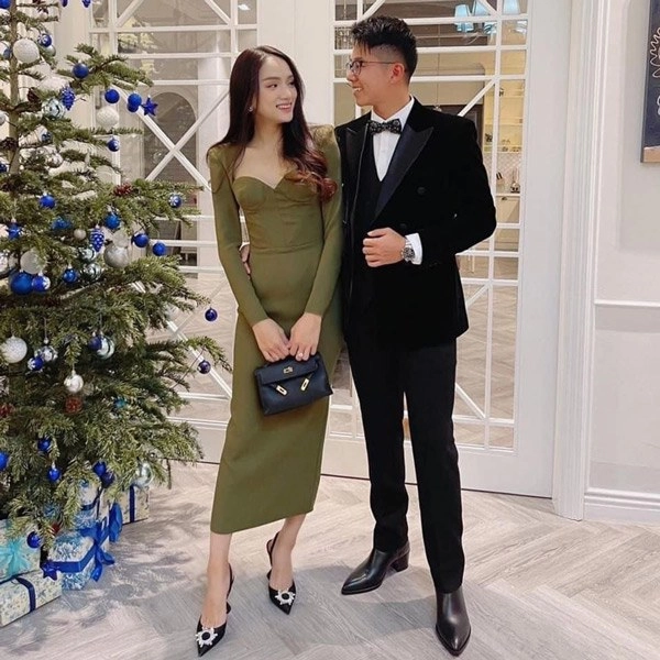 Hương giang ăn mặc kín đáo vẫn khoe được đường cong khi sánh bước cùng matt liu - 4