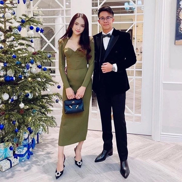 Hương giang ăn mặc kín đáo vẫn khoe được đường cong khi sánh bước cùng matt liu - 5