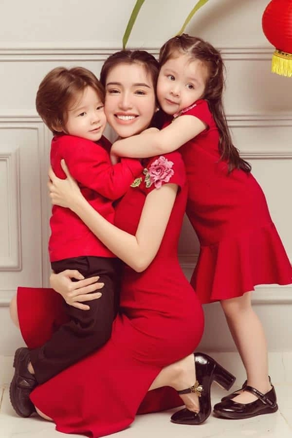 Khoảnh khắc ngọt rụng tim của cặp anh chị em nhà sao việt bố mẹ nhìn là muốn đẻ thêm - 13