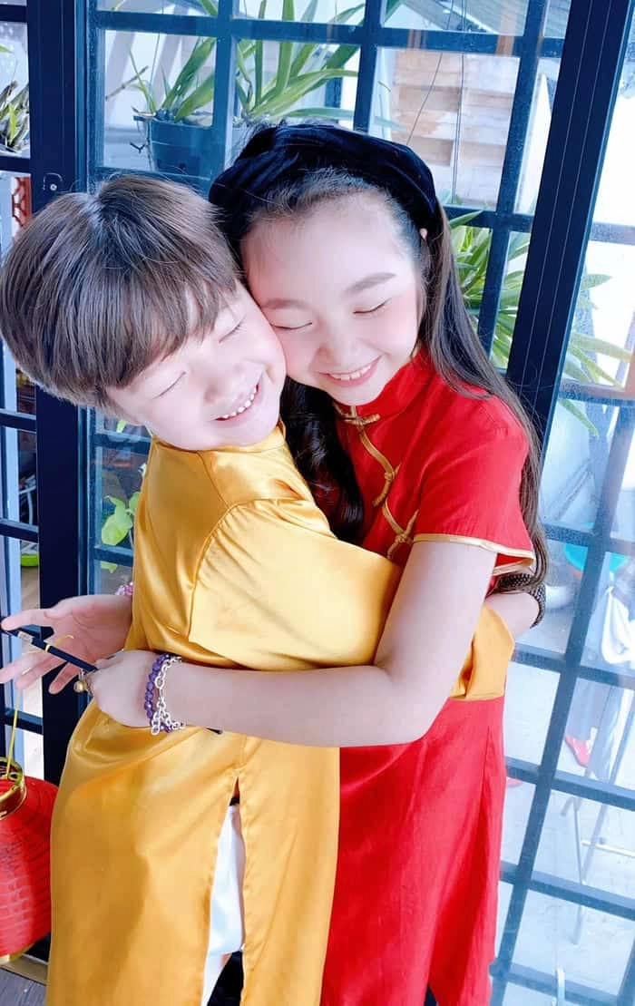 Khoảnh khắc ngọt rụng tim của cặp anh chị em nhà sao việt bố mẹ nhìn là muốn đẻ thêm - 16