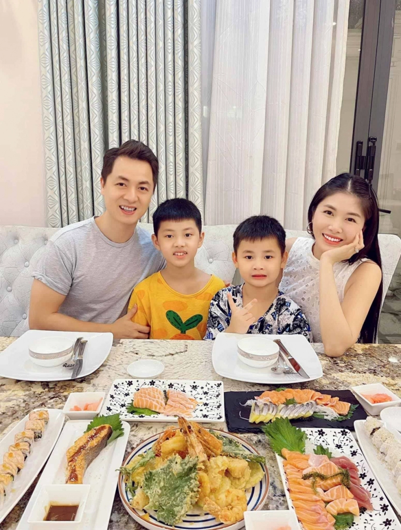 Khoảnh khắc ngọt rụng tim của cặp anh chị em nhà sao việt bố mẹ nhìn là muốn đẻ thêm - 17