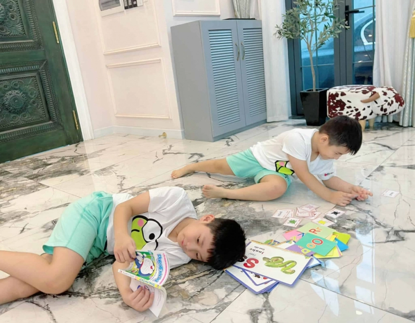 Khoảnh khắc ngọt rụng tim của cặp anh chị em nhà sao việt bố mẹ nhìn là muốn đẻ thêm - 18