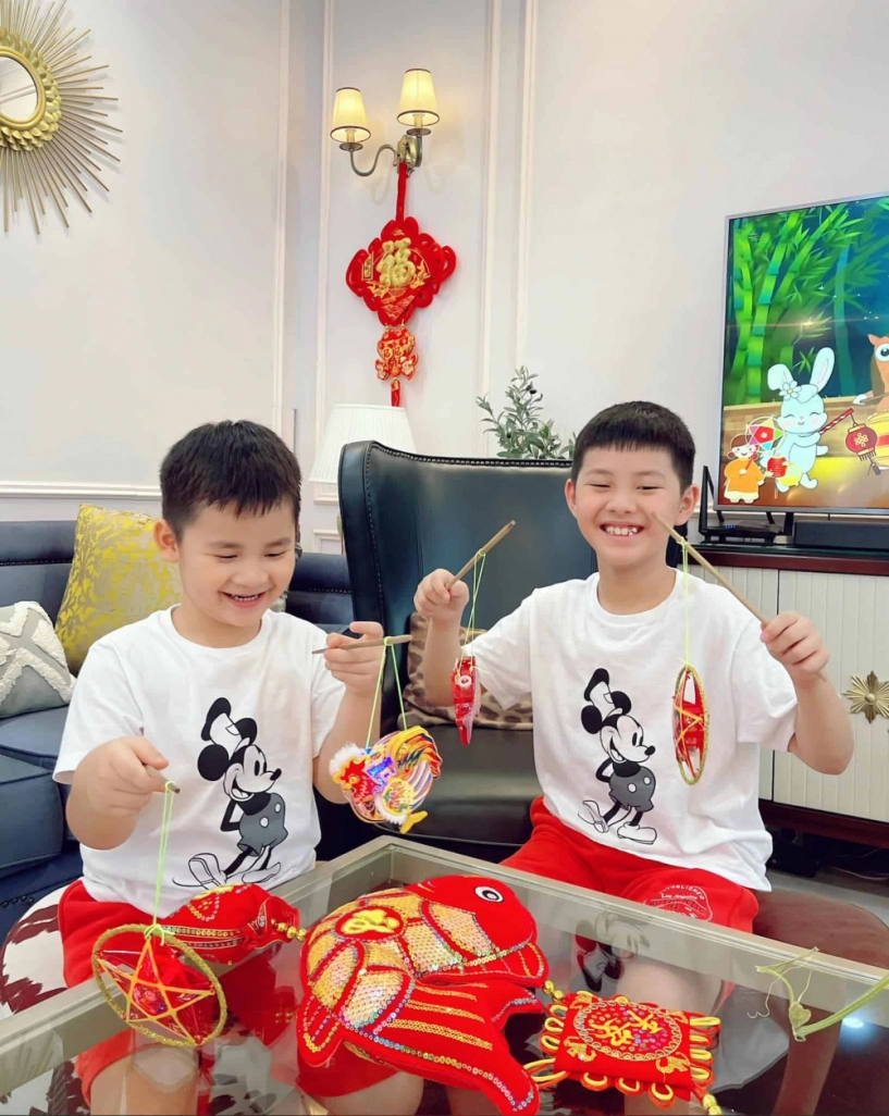 Khoảnh khắc ngọt rụng tim của cặp anh chị em nhà sao việt bố mẹ nhìn là muốn đẻ thêm - 21