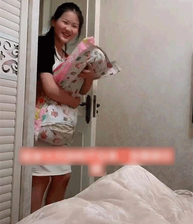 Mẹ vắng nhà con gái đòi ngủ chung với bố cho tình cảm và cách xử lý của bố - 1