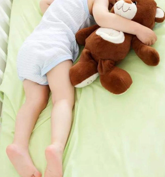 sao cha mẹ làm tư thế kỳ lạ vậy câu trả lời của bố khiến con gái hết thắc mắc - 1