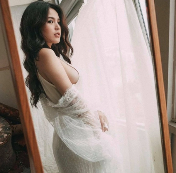 Sau nghi vấn lộ clip nhạy cảm thánh nữ mì gõ lại bị ném đá vì mê khoe dáng - 11