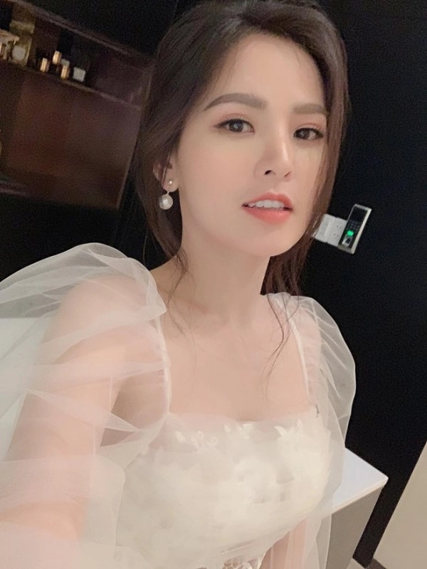 Sau nghi vấn lộ clip nhạy cảm thánh nữ mì gõ lại bị ném đá vì mê khoe dáng - 12