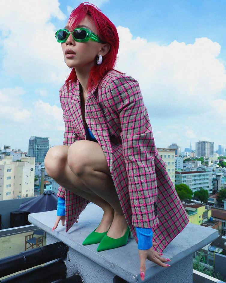 Tóc tiên thắp sáng mạng xã hội với outfit 1 gang tay cđm chê trông như giẻ chùi chân - 7