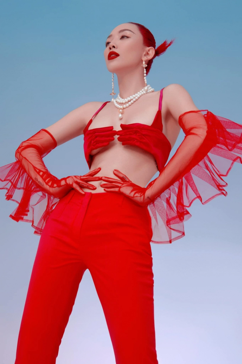 Tóc tiên thắp sáng mạng xã hội với outfit 1 gang tay cđm chê trông như giẻ chùi chân - 10