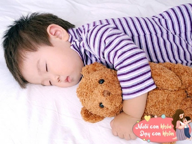 Trẻ quấy khóc không ngủ trưa mẹ dùng 6 mẹo nhỏ này con ngoan ngủ ngay lợi đủ đường - 11