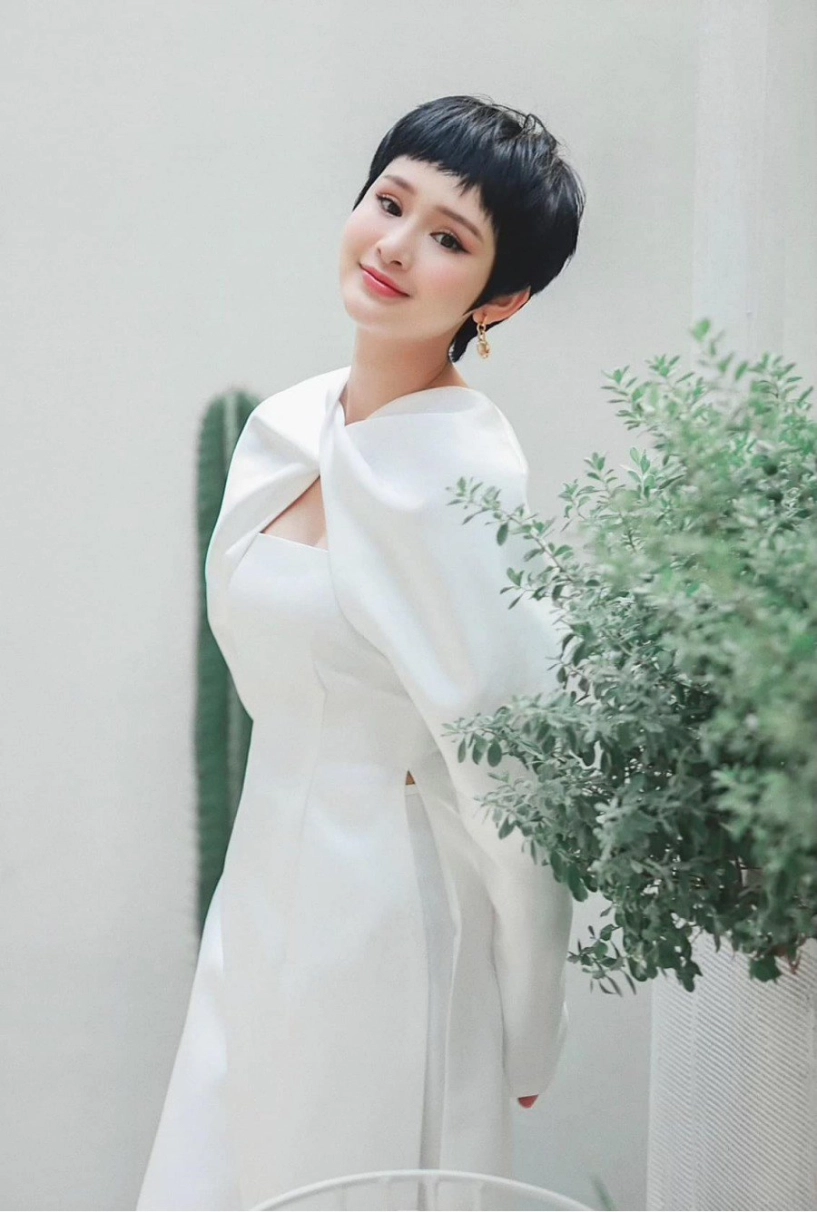 Vốn xinh đẹp như búp bê hiền hồ bỗng nhiên tuột dốc nhan sắc với mặt mộc - 1