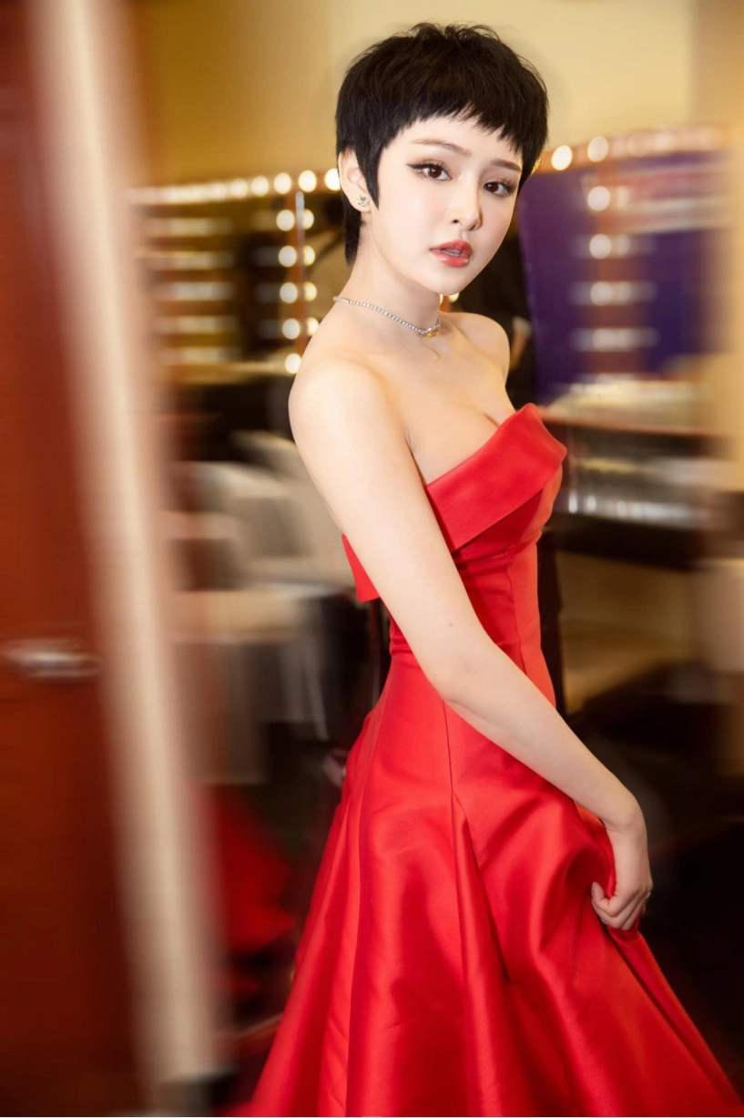 Vốn xinh đẹp như búp bê hiền hồ bỗng nhiên tuột dốc nhan sắc với mặt mộc - 2
