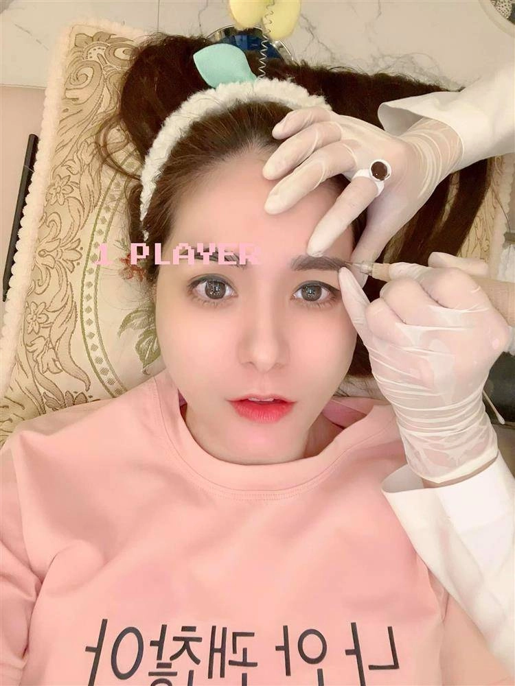 Vốn xinh đẹp như búp bê hiền hồ bỗng nhiên tuột dốc nhan sắc với mặt mộc - 11