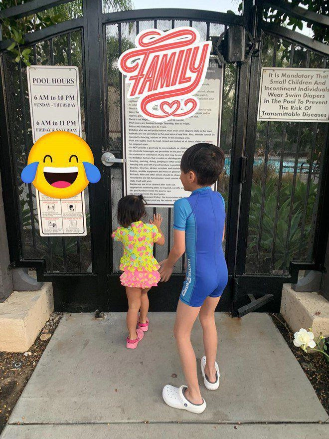 Vừa sang mỹ jacky minh trí cùng mẹ ruột và cha dượng đi chơi còn mặc áo đôi tình cảm - 6