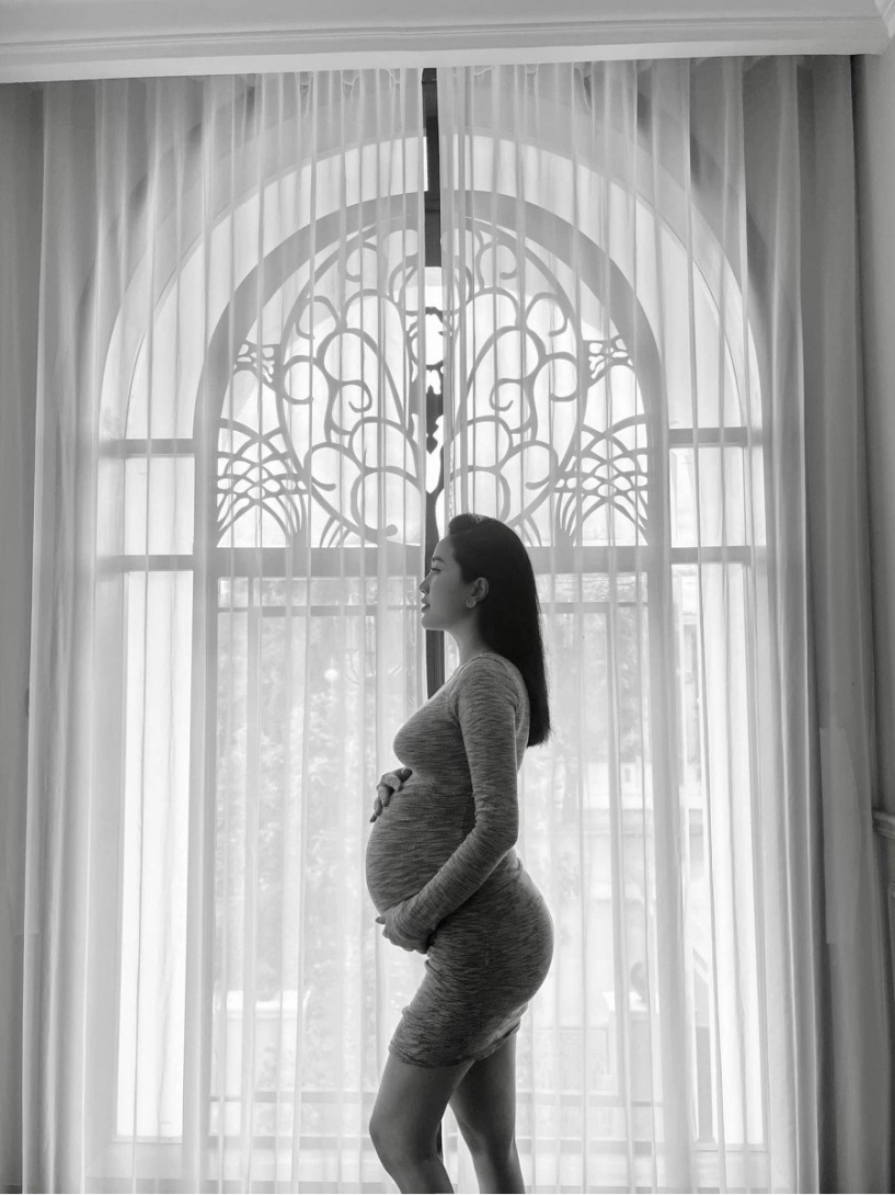 Bảo thy lên đồ thả dáng bên xế hộp hé lộ điểm được chồng đại gia cưng - 12