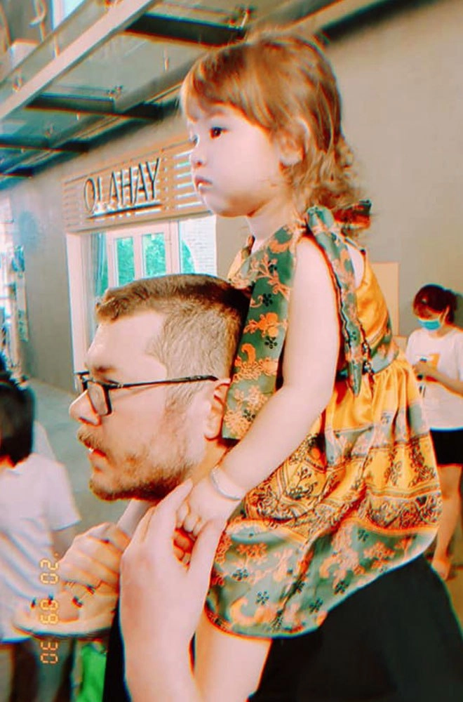 Bế con 2 tuổi theo chồng tây xuất ngoại cô gái khánh hoà sắp làm bà chủ ở canada - 6