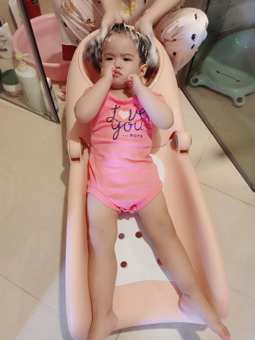 Bé gái cùng huyết thống với ngọc trinh 19 tháng đã có đặc điểm giống nữ hoàng nội y - 2