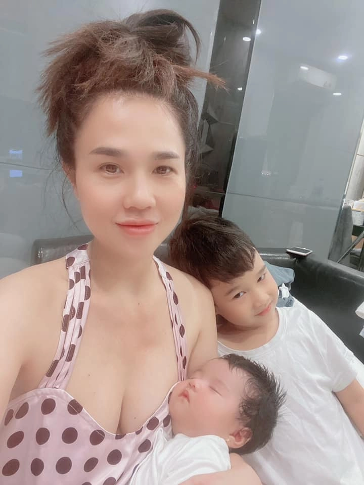 Bé gái cùng huyết thống với ngọc trinh 19 tháng đã có đặc điểm giống nữ hoàng nội y - 6