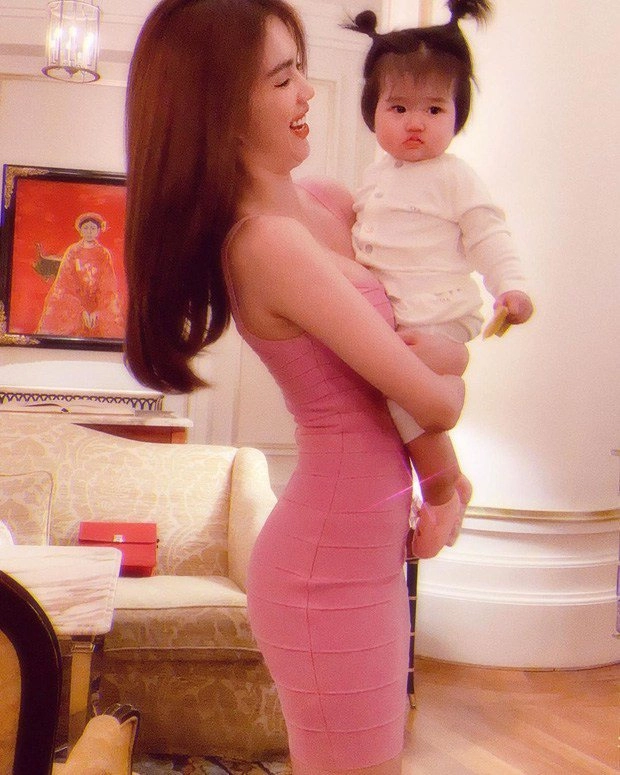 Bé gái cùng huyết thống với ngọc trinh 19 tháng đã có đặc điểm giống nữ hoàng nội y - 10