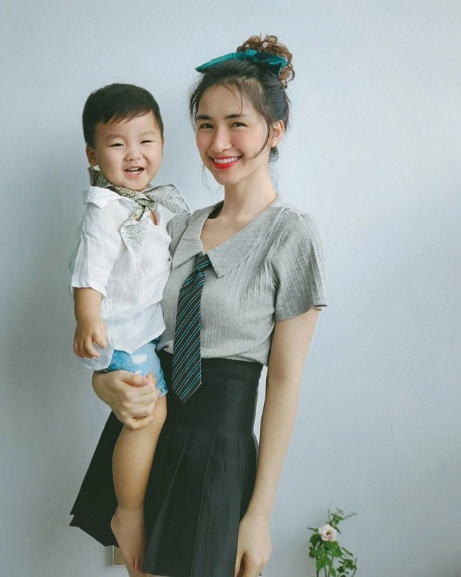 Bố đại gia long an mẹ hotgirl bắc ninh con trai hoà minzy nói giọng bắc miền tây ngọt lịm - 6