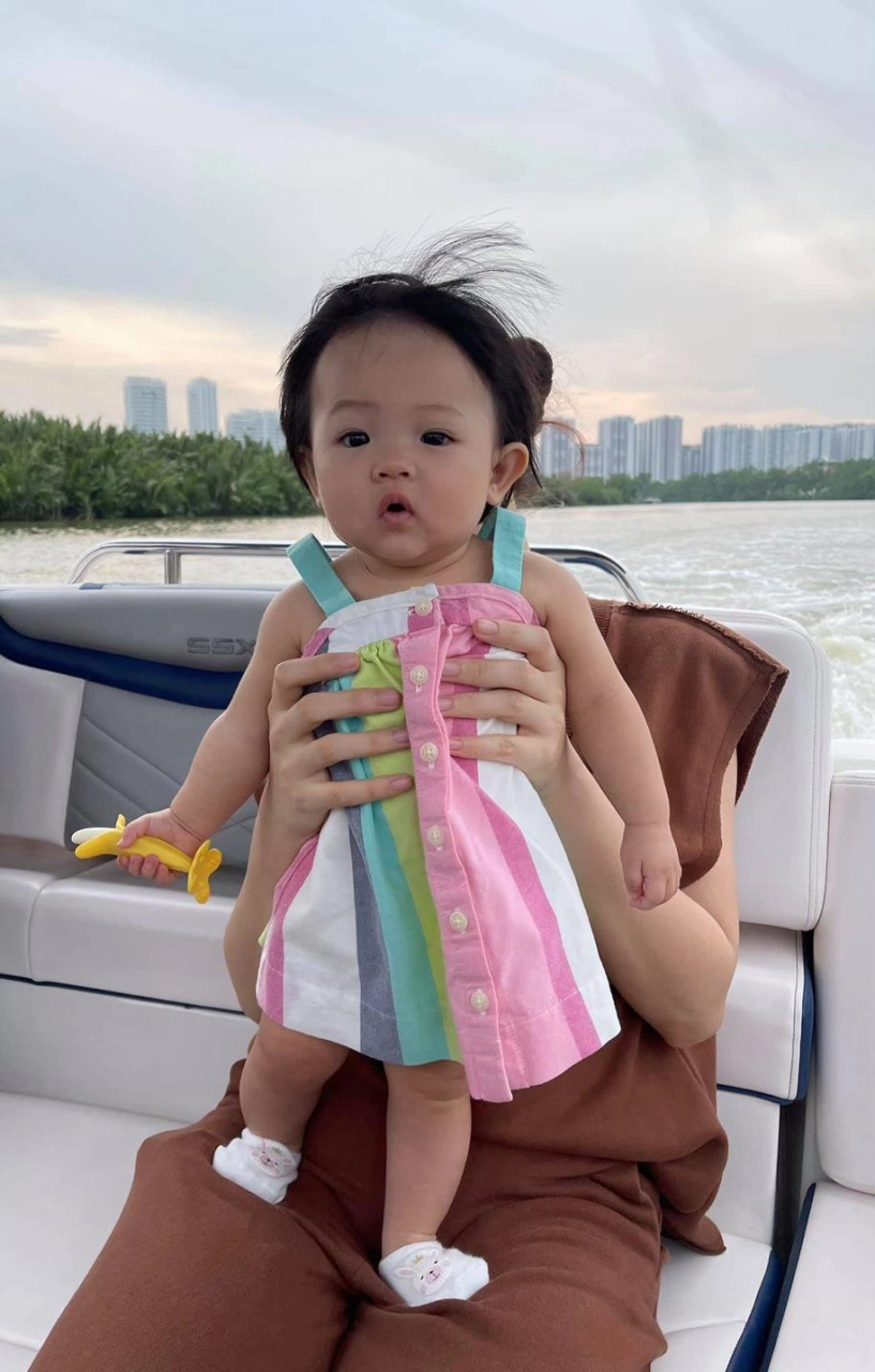 Chập chững biết đi thế lực nhí nhà cường đô la đã diện đồ tạo dáng cực chuyên nghiệp - 19