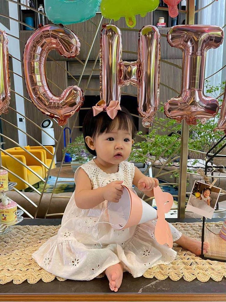 Chập chững biết đi thế lực nhí nhà cường đô la đã diện đồ tạo dáng cực chuyên nghiệp - 21