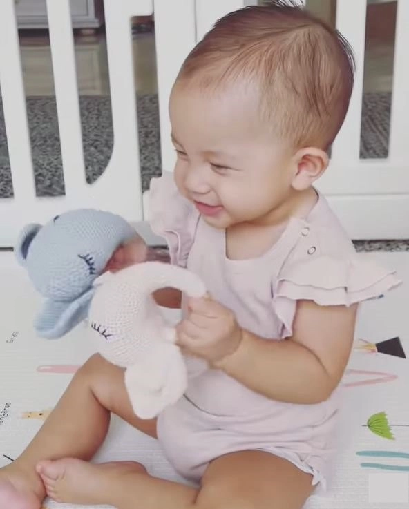 Con gái hồ ngọc hà bị sốt nhiều ngày qua gầy đi trông thấy ai cũng thương - 1