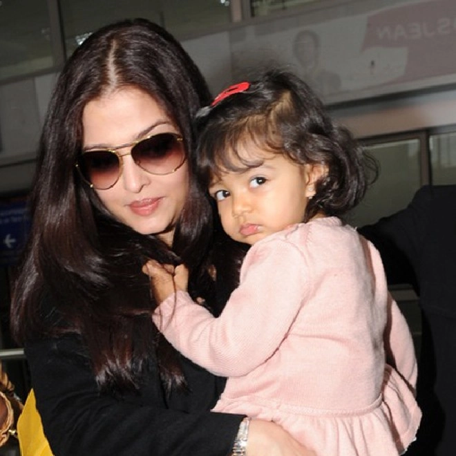 Con gái hoa hậu đẹp nhất mọi thời đại hưởng gen đẹp của mẹ điệu cười cũng y 1 kiểu - 5