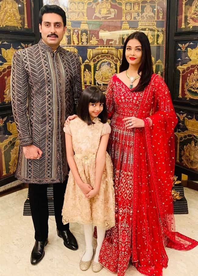 Con gái hoa hậu đẹp nhất mọi thời đại hưởng gen đẹp của mẹ điệu cười cũng y 1 kiểu - 9