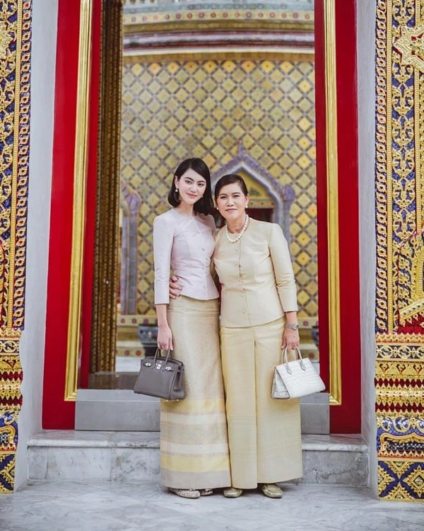 Diện đồ đôi cùng mẹ ruột ngọc nữ mai davika chịu thua vì món đồ quá đắt giá - 9