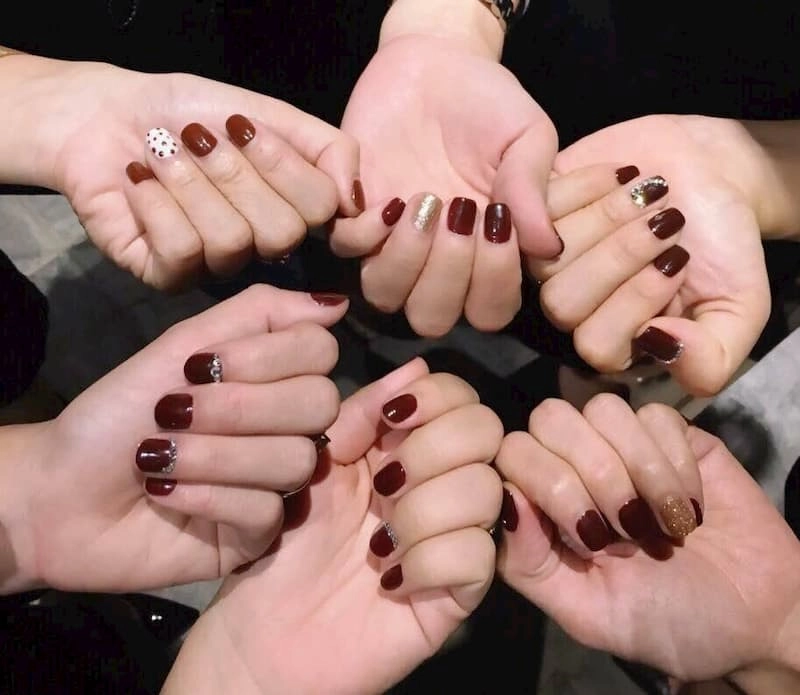 Gợi ý những mẫu nail đẹp màu đỏ đầy sang trọng và cuốn hút mà nàng không nên bỏ lỡ - 2
